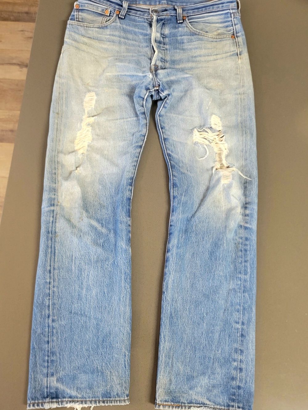 Levi’s 501 Original Fit Distressed Light Wash Jeans W33 L34 Button Fly